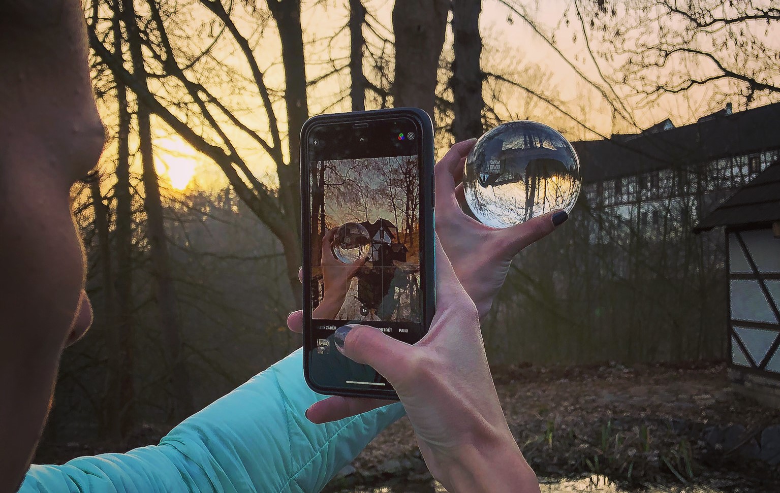 Umělecká skupina tlust čára fotografie život v kouli